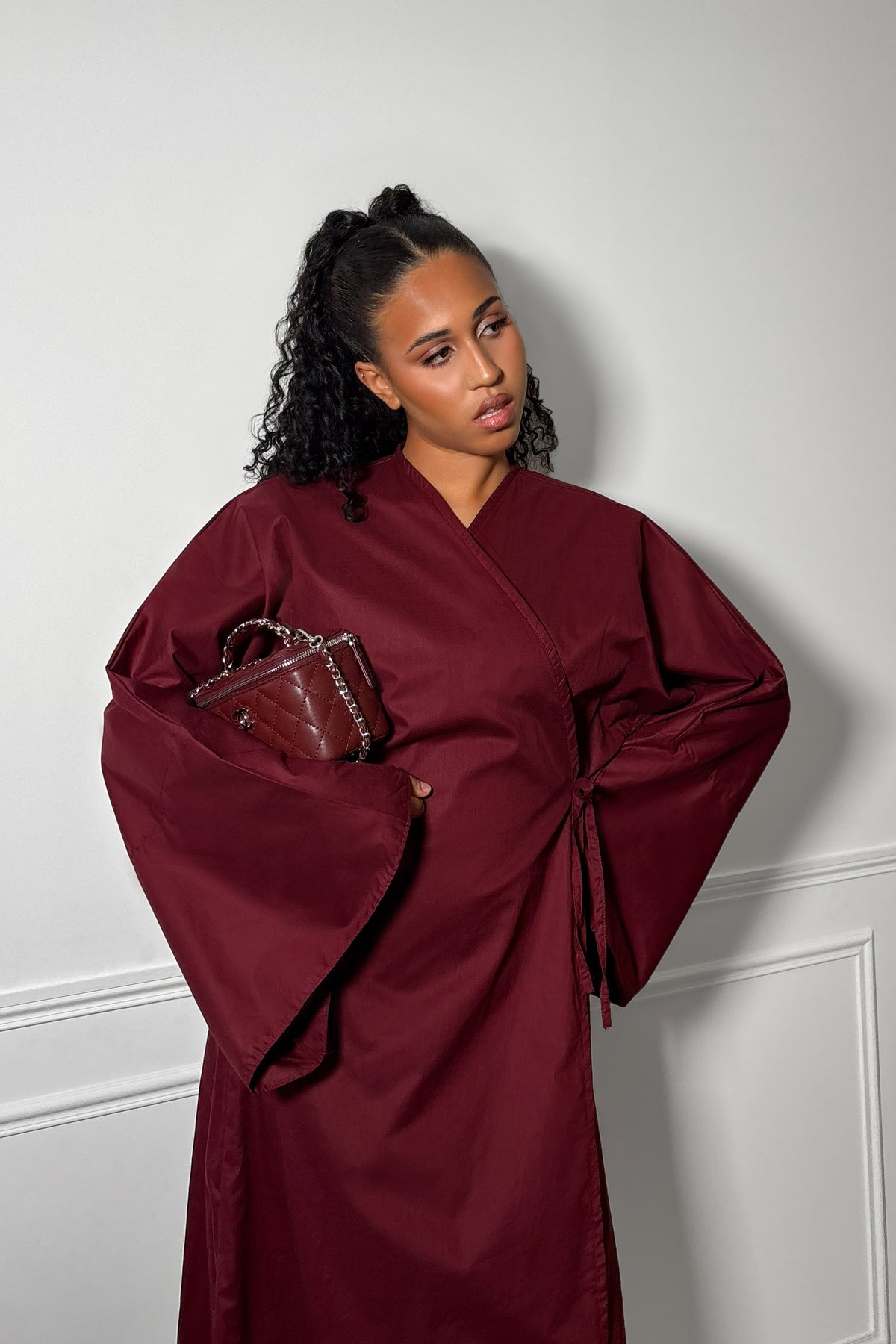 Abaya kimono bordeaux structurée pour le quotidien