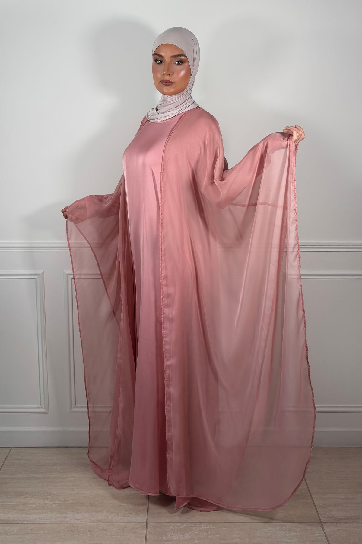 Abaya Pivoine avec sous-robe en satin de soie