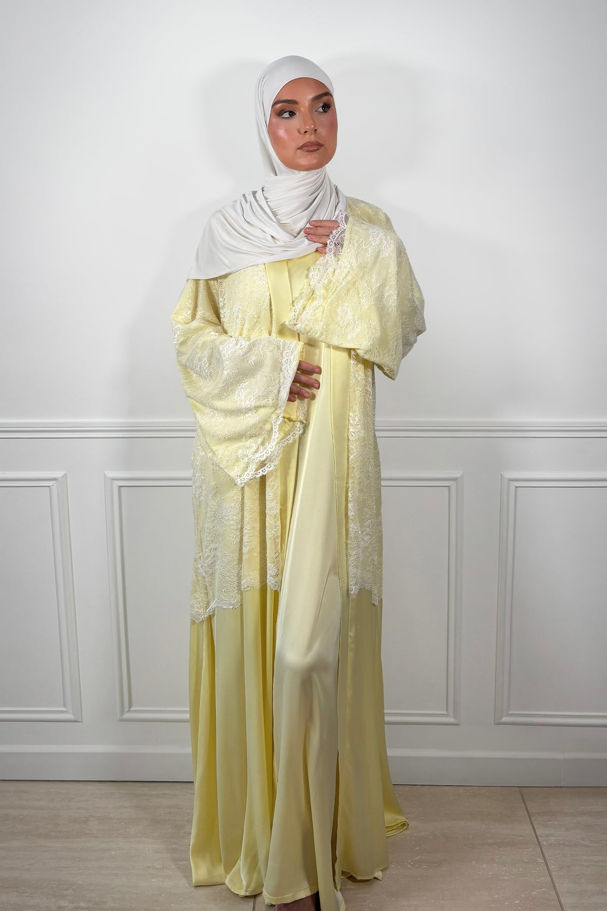 Abaya Vanille jaune beurre en satin de soie – AL ANI