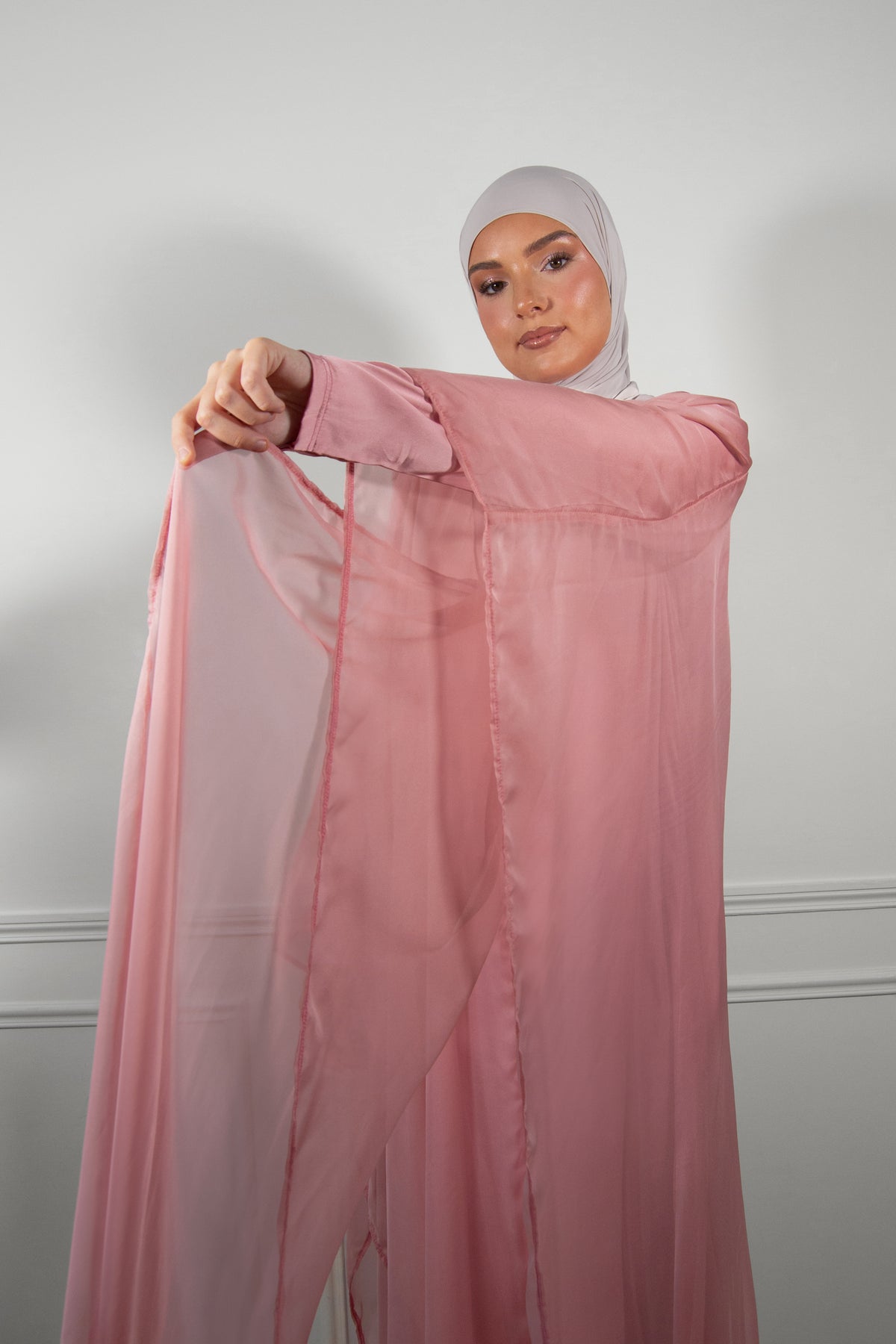 Abaya papillon rose fluide pour mariage, soirée et Eïd