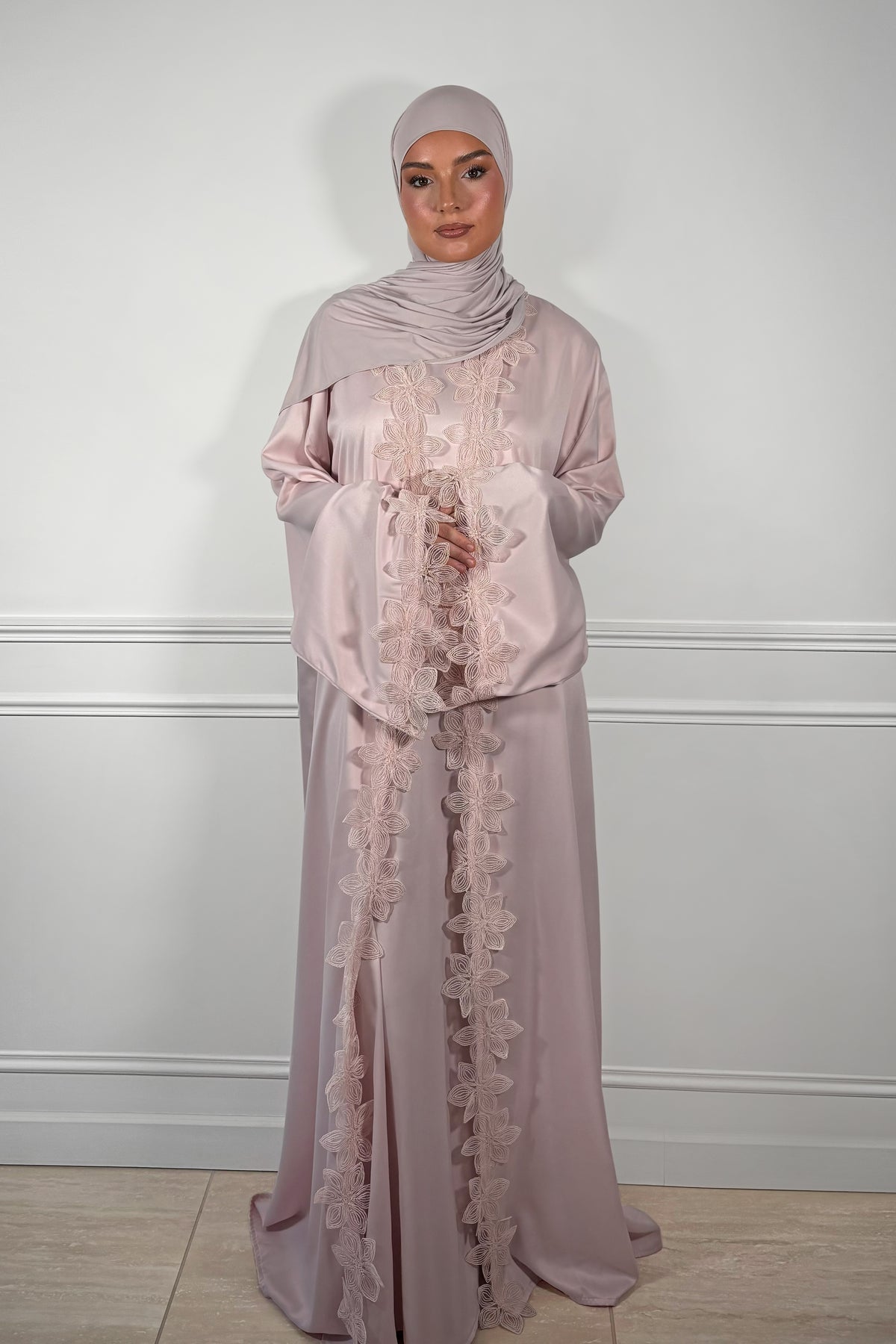 Abaya Jasmin rose poudré en coton et soie – AL ANI